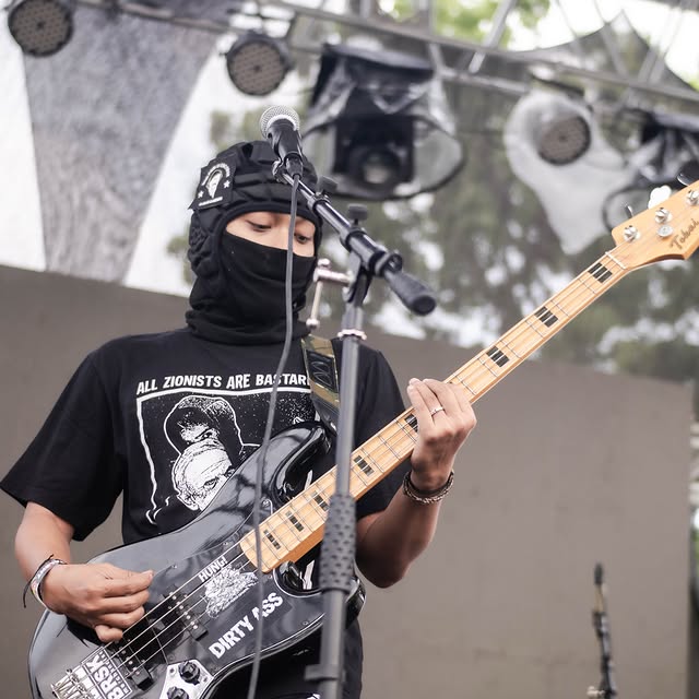 Luthfi Tank Grunge (Tabraklari) berbagi mic untuk track Berhala-Run!